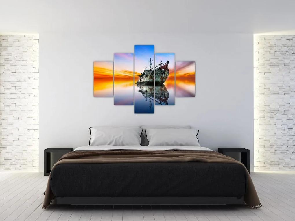 Obraz - Svitanie nad vrakom lode (150x105 cm)