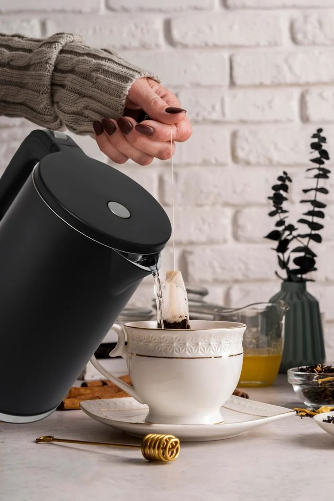 Bauerkraft Bezdrôtová cestovná rýchlovarná kanvica 1500 W 1,2 l otočná čierna