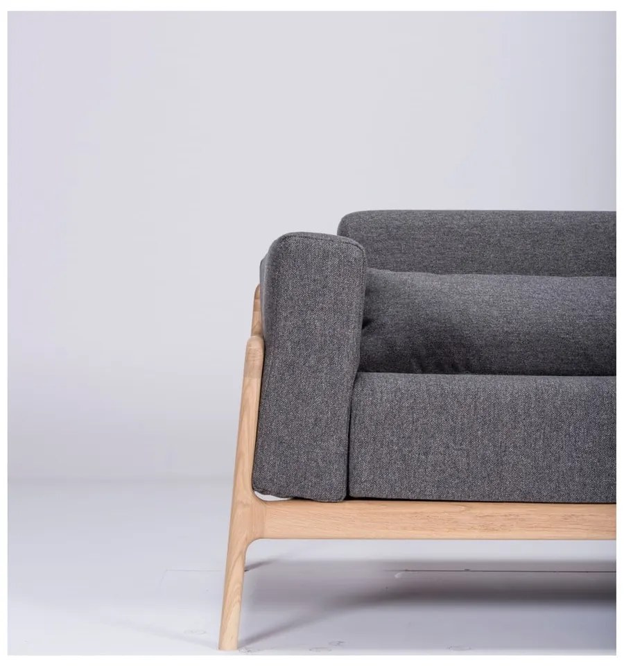 Tmavosivá pohovka s konštrukciou z dubového dreva Gazzda Fawn, 240 cm