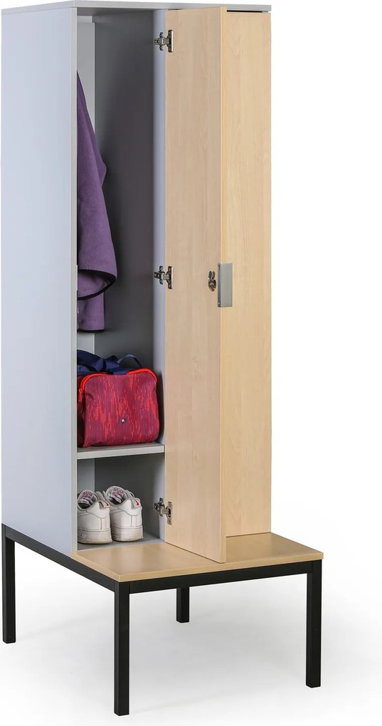 Drevená šatníková skrinka S4 s lavičkou, 4 oddiely, 1871 x 1200 x 500/800 mm, demont, cylindrický zámok, sivá/oranžová