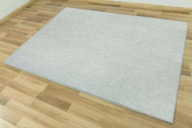 Metrážny koberec Wembley 475 sivý
