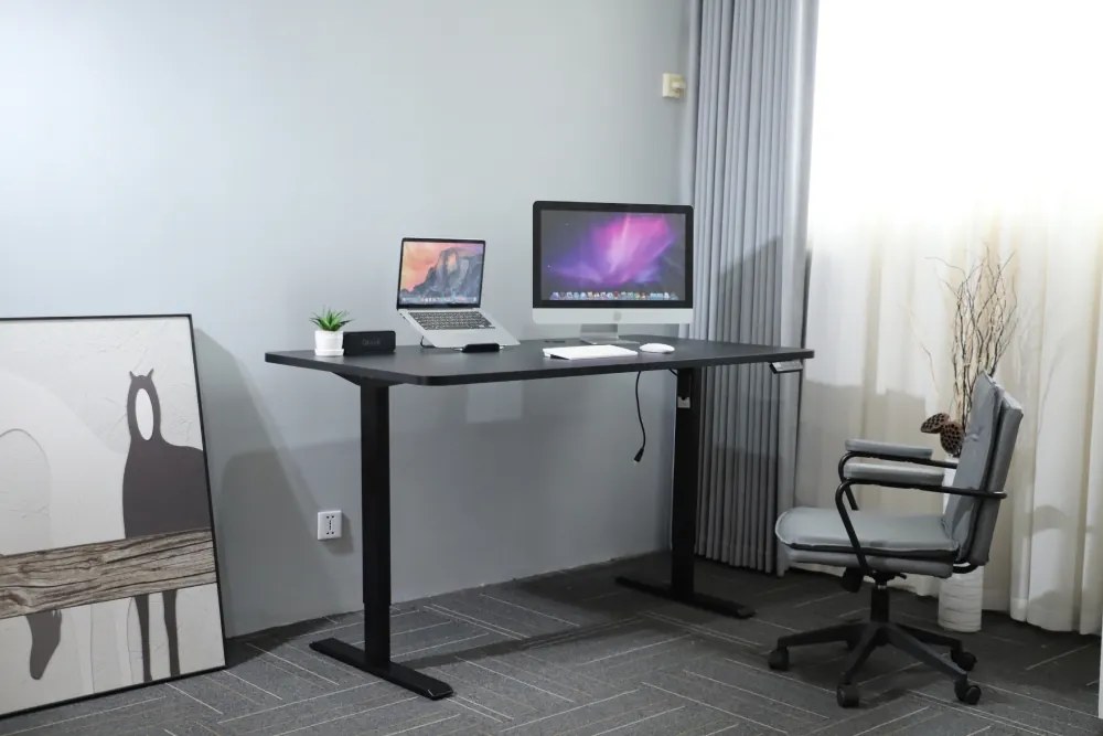 Výškovo nastaviteľný elektrický stôl BestBerg BBAT-16BB / rozmer 160x80 cm / výška 85-130 cm / čierny