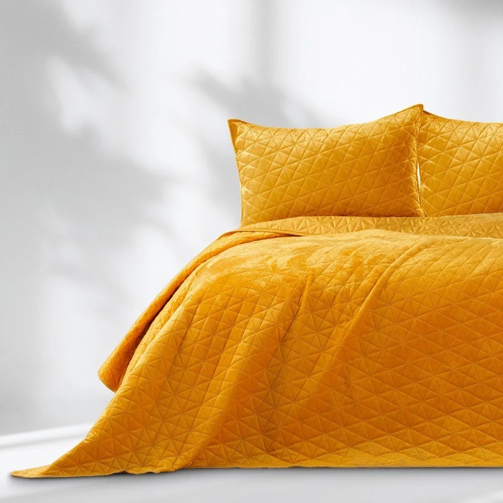 Žltý zamatový prešívaný pléd 170x210 cm Laila – AmeliaHome