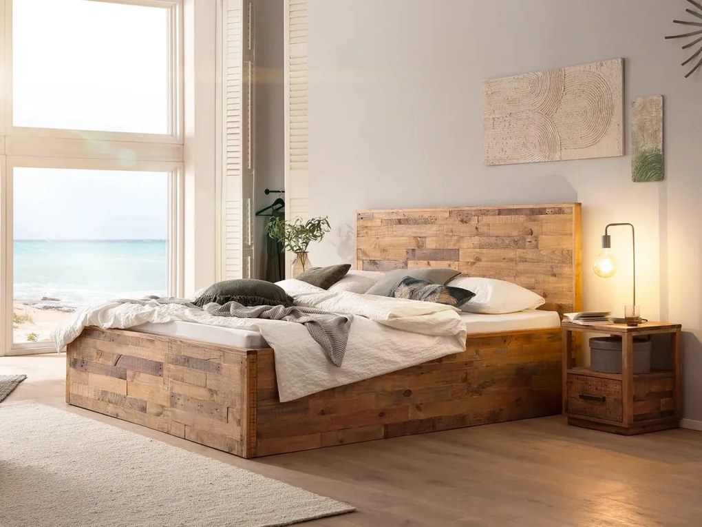 furniture-nabytek.cz - Masívny nočný stolík Woodville z recyklovanej borovice, lakovaný, prírodná farba