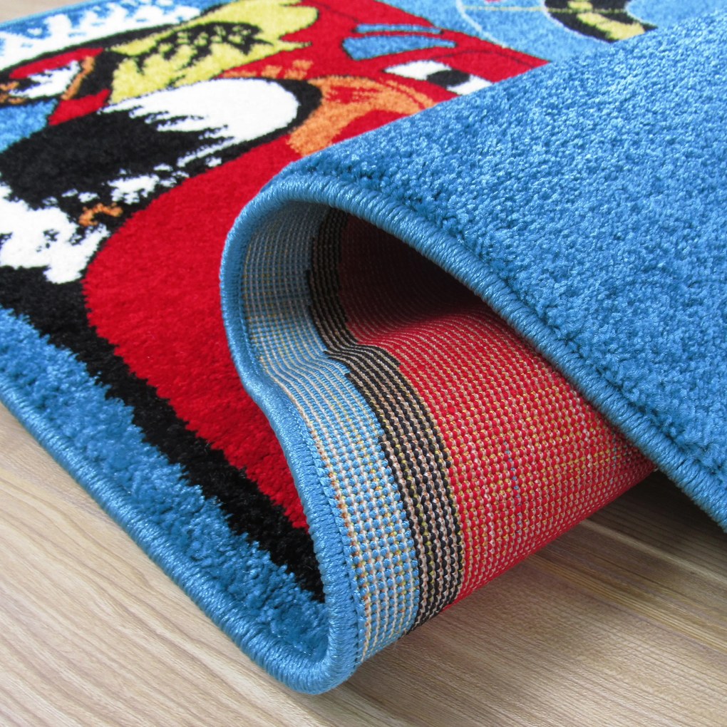 DY Detský modrý koberec s motívom McQueen 06 Rozmer: 120x170 cm