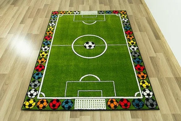 Detský koberec Rainbow 11377/130 futbalové ihrisko, zelený