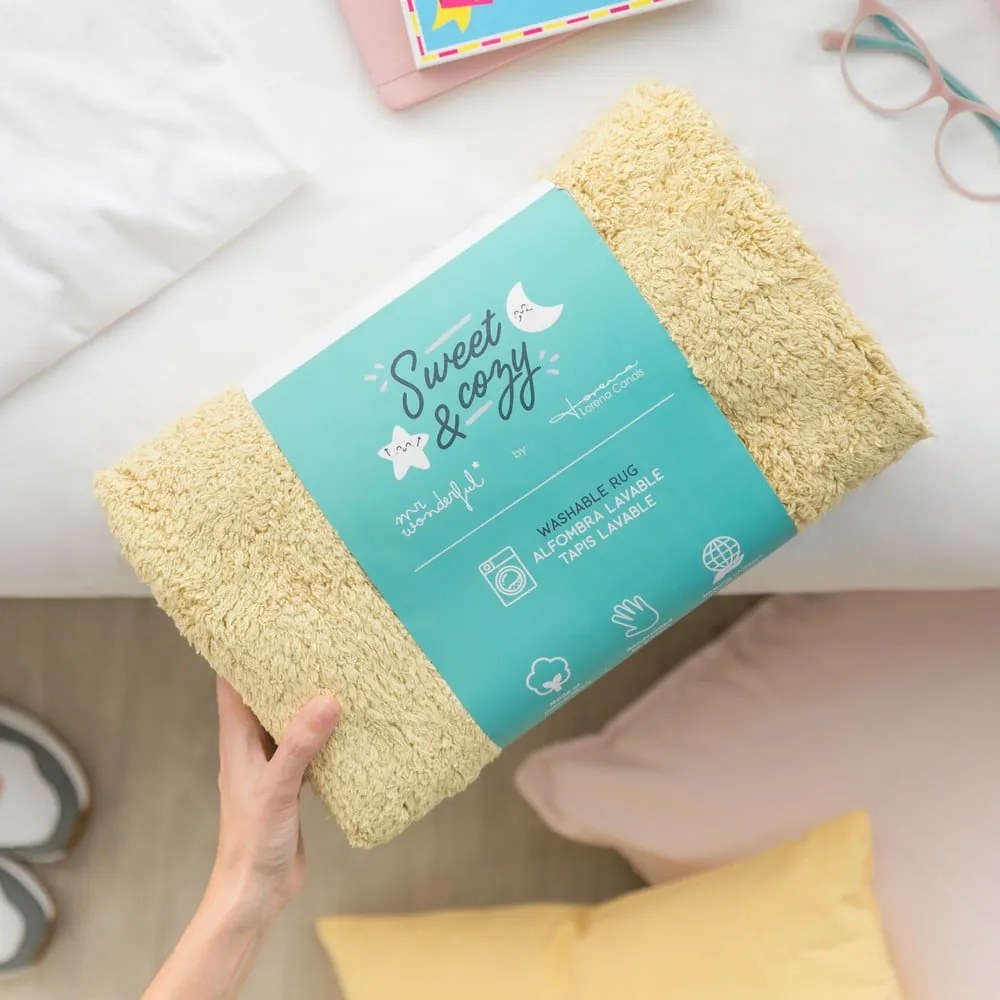 Žltý prateľný ručne tkaný bavlnený detský koberec ø100 cm You're My Sunshine – Lorena Canals