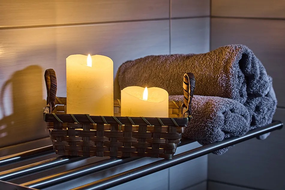 DECOLED LED sviečka, vosk, 8 x 10 cm, mandľová