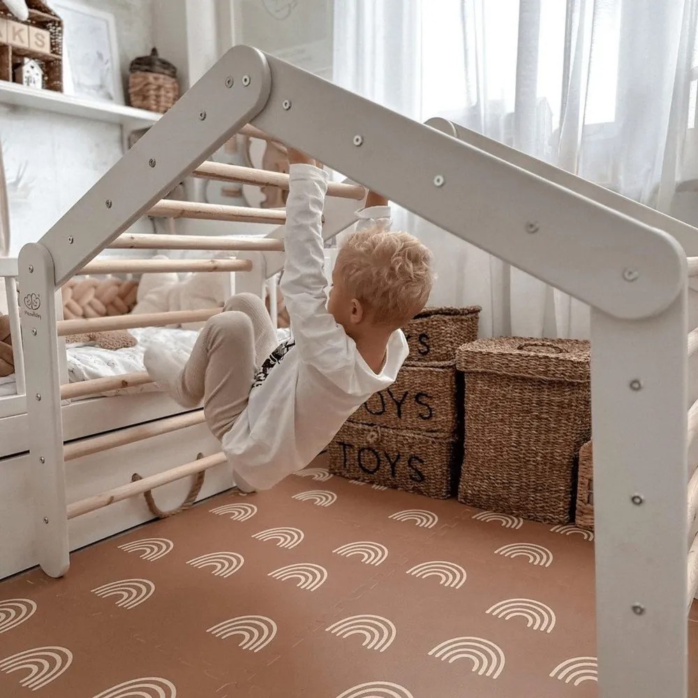 Pikler trojuholník z borovicového dreva v prírodnej farbe 112x61x94 cm Montessori – Meowbaby