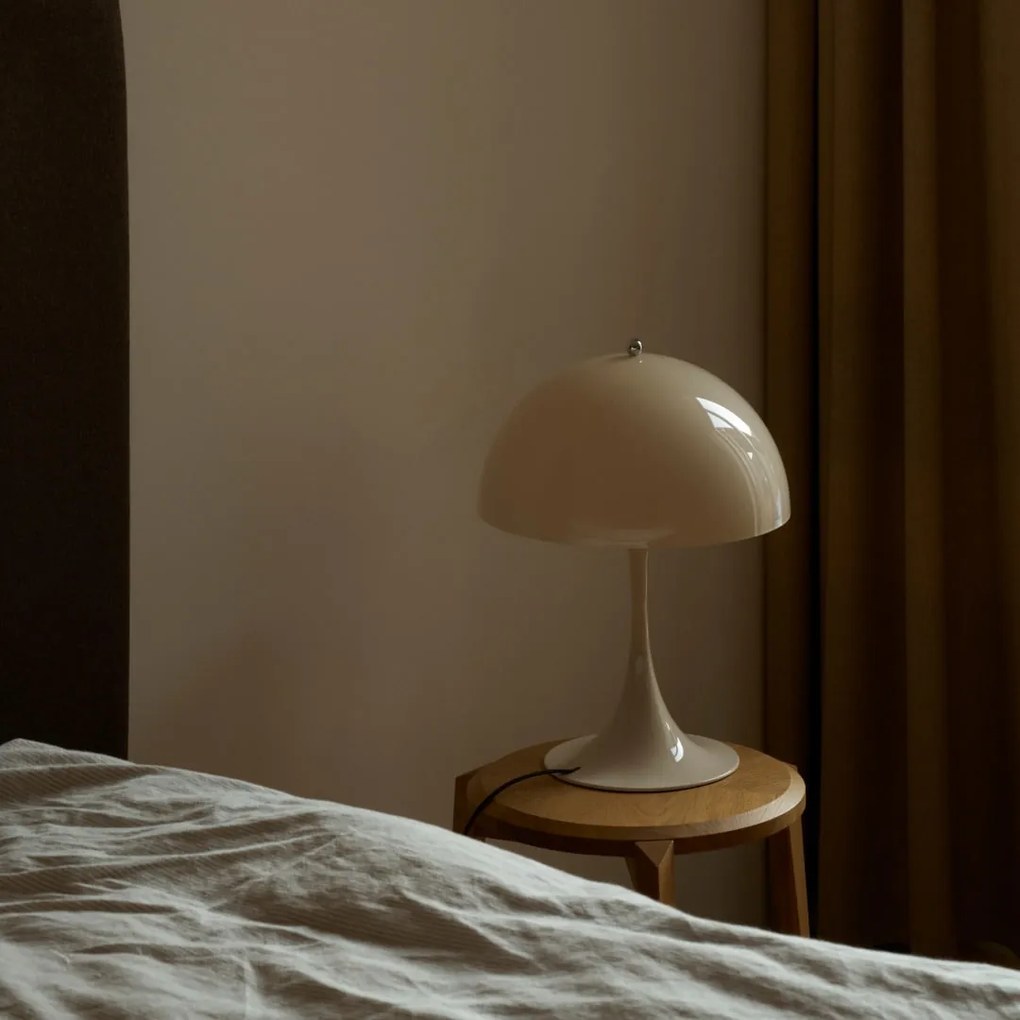 Louis Poulsen Stolní lampa Panthella 320 Opal Beige