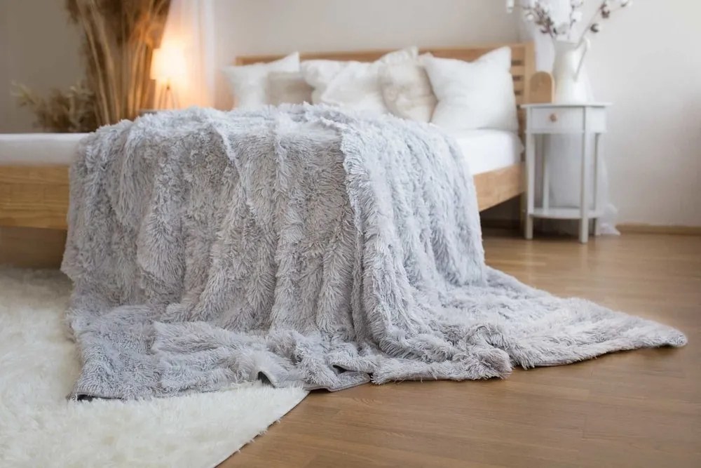 Jerry Fabrics Deka s dlhým vlasom - Čierna | 150 x 200 cm