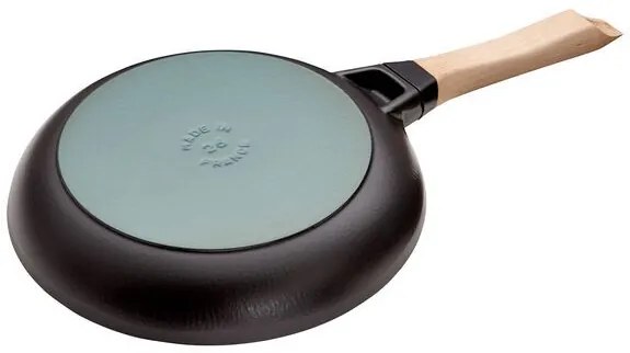 STAUB Panvica na vyprážanie 26 cm s drevenou rukoväťou čierna