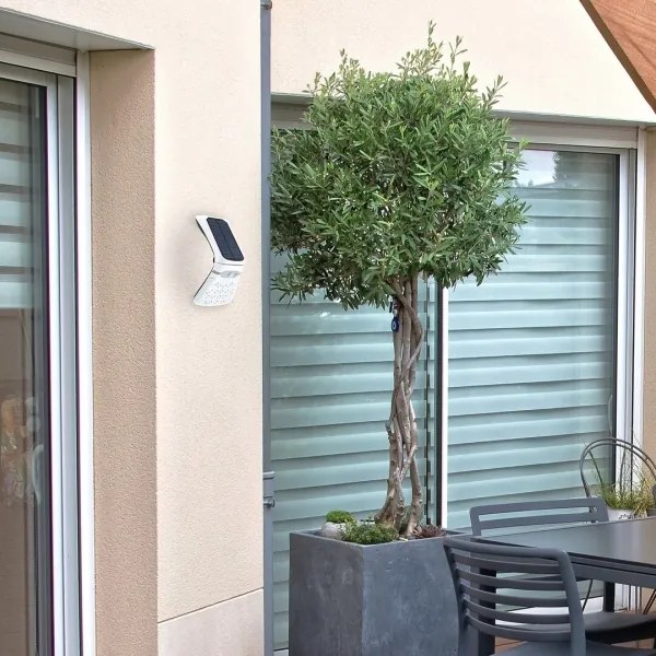 Rabalux 77022 - LED stmievateľné solárne svietidlo so senzorom LED/4W/3,7V IP44