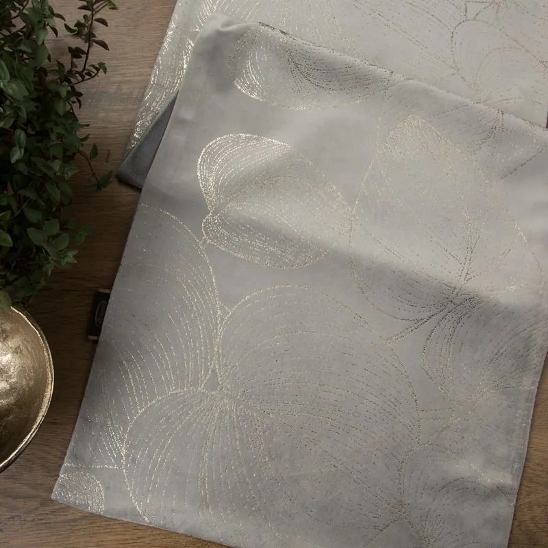 Dekorstudio Elegantný zamatový behúň na stôl BLINK 16 strieborný Rozmer behúňa (šírka x dĺžka): 35x220cm