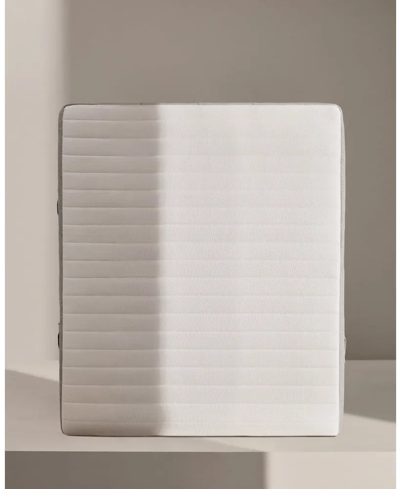 Stredne tvrdý penový antialergénny/termoregulačný matrac 150x200 cm Yoko – Kave Home