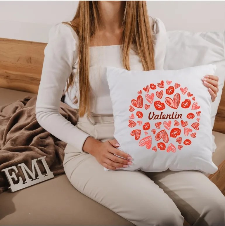 Dekoratívny vankúš Valentín 40x40 cm EMI