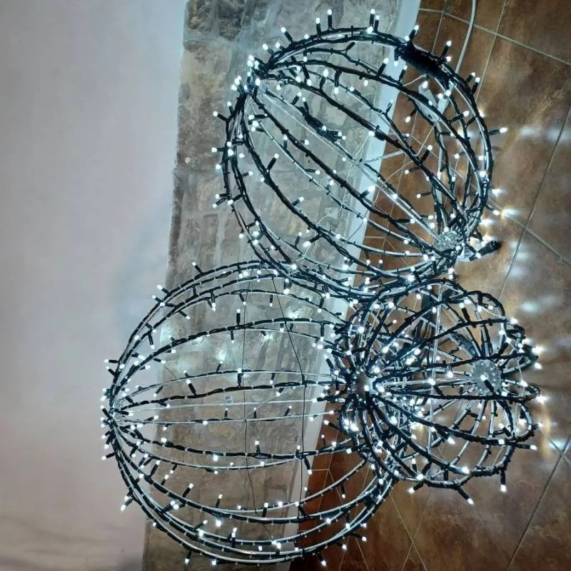 DECOLED LED světelná koule, ledově bílá, černý kabel, pr. 80 cm