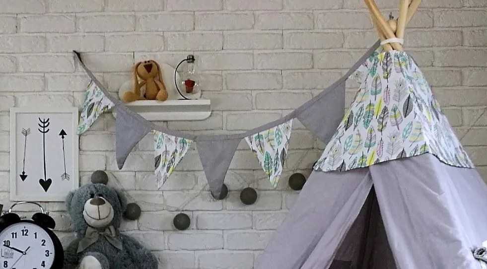 Dekoračná vlajková girlanda PASTELOVÉ PIERKA - sivá / biela