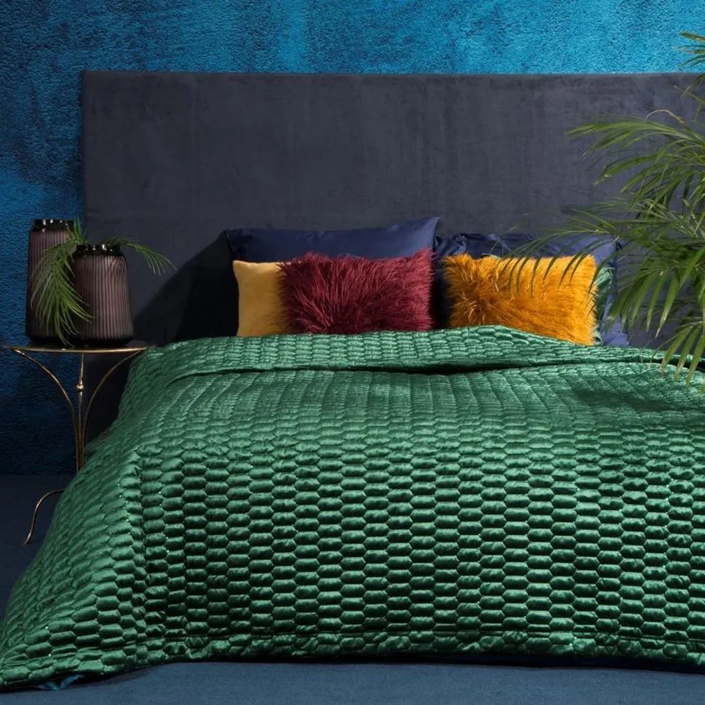 DomTextilu Originálny zelený prehoz na posteľ s moderným prešívaním Šírka: 220 cm | Dĺžka: 240 cm 21832-138583