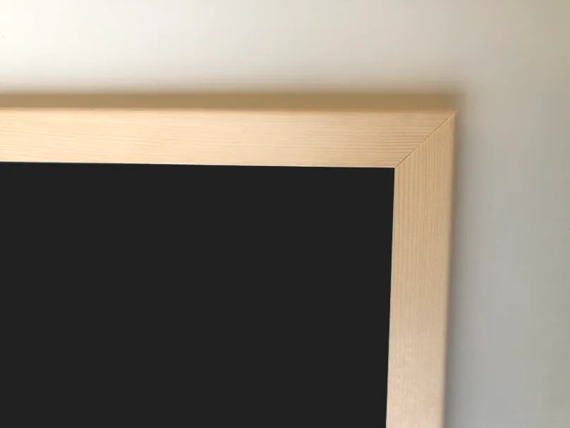 Toptabule.sk KRT01 Čierna kriedová tabuľa v prírodnom drevenom ráme 60x120cm / magneticky