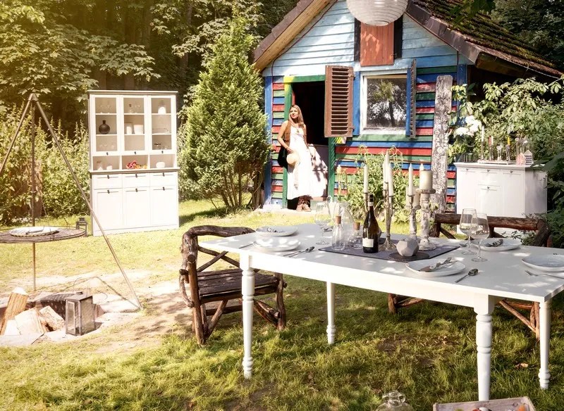 Široká úložná vitrína Landwood, biela