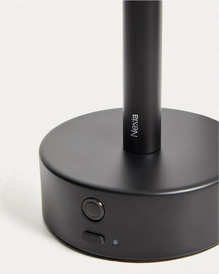 Čierna kovová LED stolová lampa (výška 30 cm) Bow – Kave Home