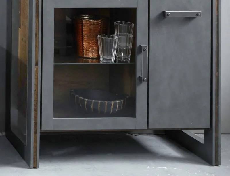 Vysoká vitrína Prime, vintage optika dreva