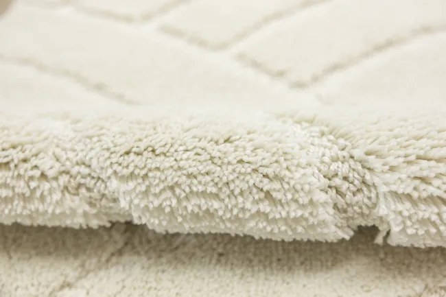 Kúpeľňový koberček Sash krémový, pruhy