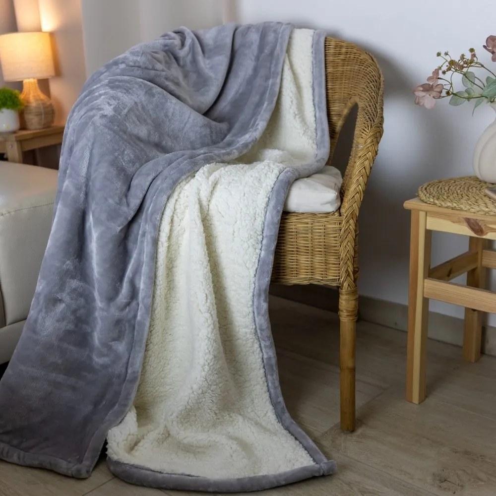 Polášek Mikroflanelová deka s barančekom - Biela káva | 150 x 200 cm