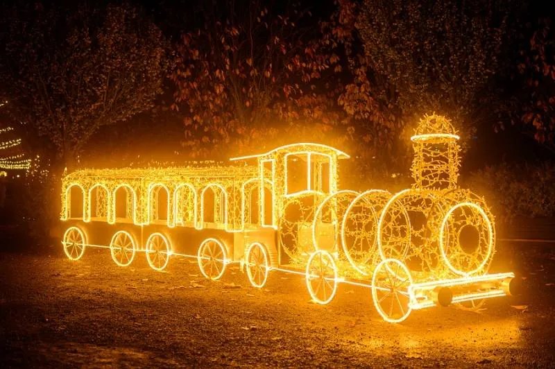 DECOLED LED světelný řetěz 100 m, teple bílá s FLASH, 2000 diod, bílý kabel, IP67