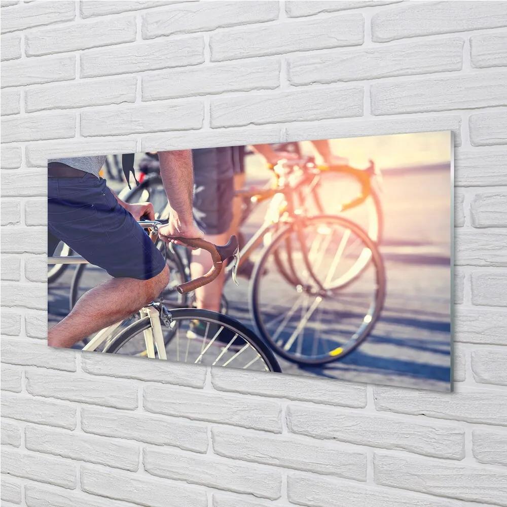 Obraz na skle cyklisti ľudí 120x60 cm