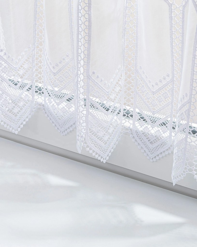 Vitrážková záclonka s gipiúrou Chevron výška 30 cm na metre