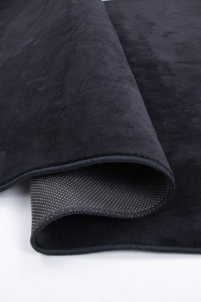 Koberec Plush BLACK rozmery koberec: 140x200 cm
