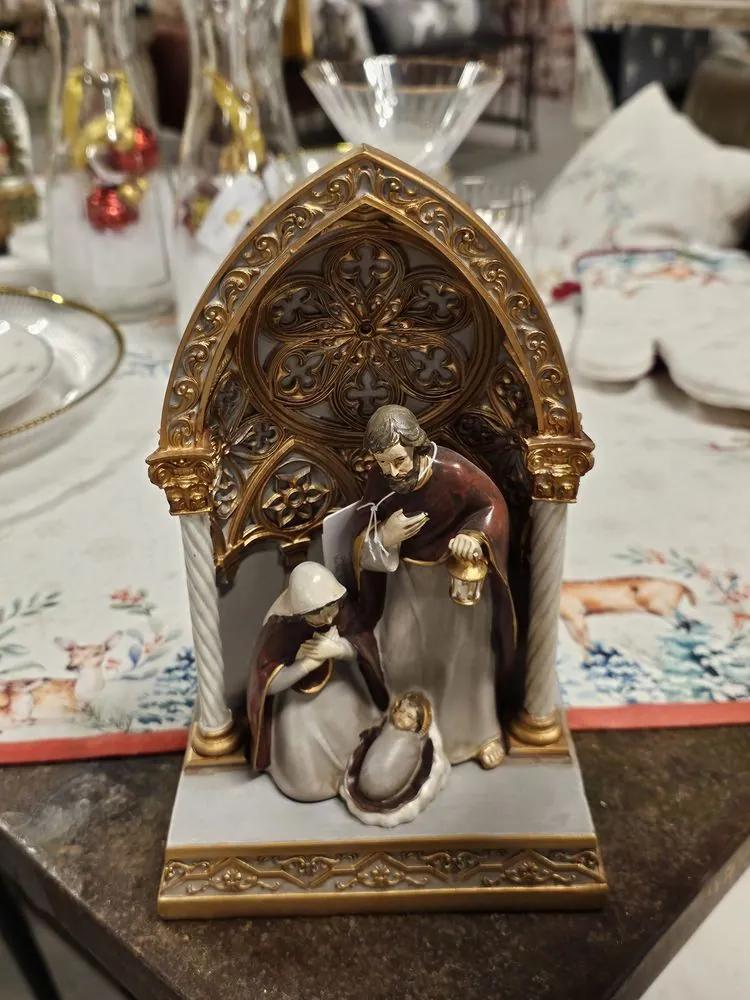 Zlatá vianočná dekorácia vianočný betlehem Svätá rodina s Led svetielkami - 16*11*24 cm