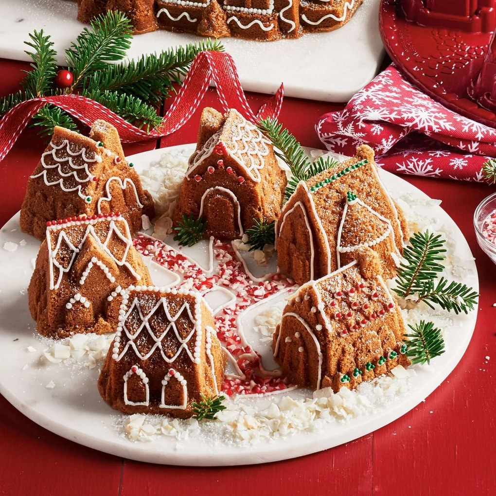 Nordic Ware Hliníková forma na 6 mini báboviek Cozy Village Pan