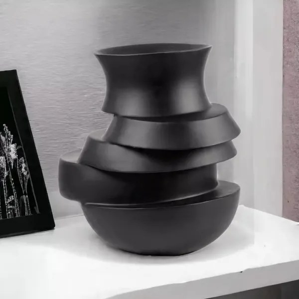 Váza 38x33x36 cm zo živice/matná čierna