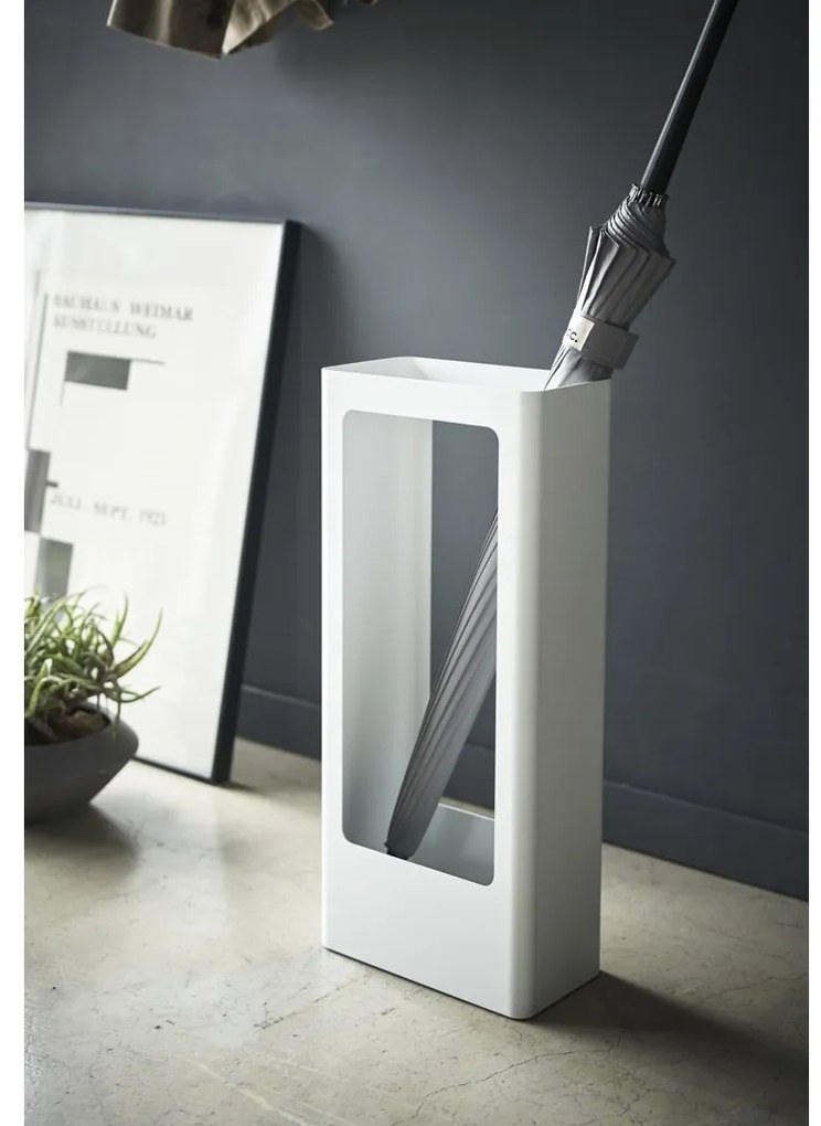 Kovový stojan na dáždniky Yamazaki Hisa 4928 – biely, minimalistický