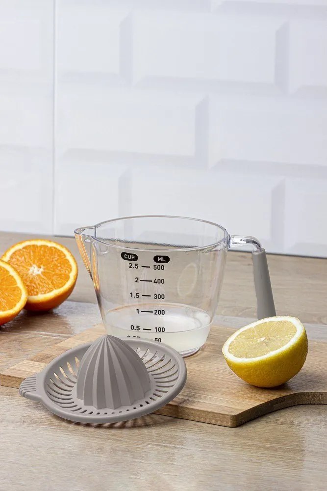 Plastový džbán s odmerkou a odšťavovačom 0,5 l tmavobéžová