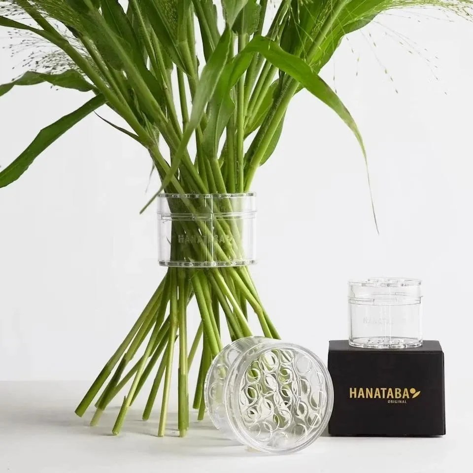 Ferm Living Exkluzívny set: váza Fountain Off White + aranžovací krúžok Hanataba
