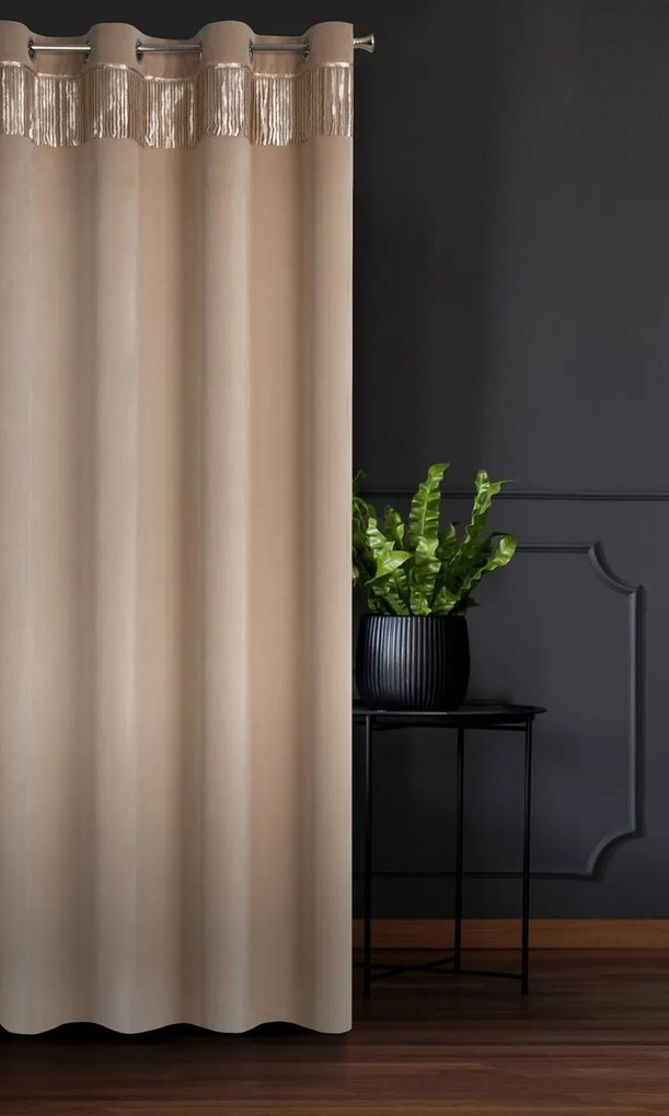 Dekorstudio Luxusný zamatový záves so strapcami v béžovej farbe