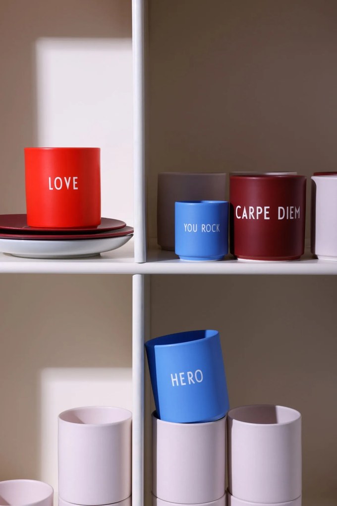DESIGN LETTERS Porcelánový hrnek Carpe Diem Burgundy 300 ml