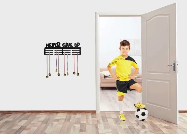 Nástenný vešiak na medaily NEVER GIVE UP čierny