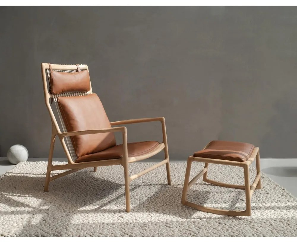 Podnožka s konštrukciou z masívneho dubového dreva so sivým koženým detailom Gazzda Dedo