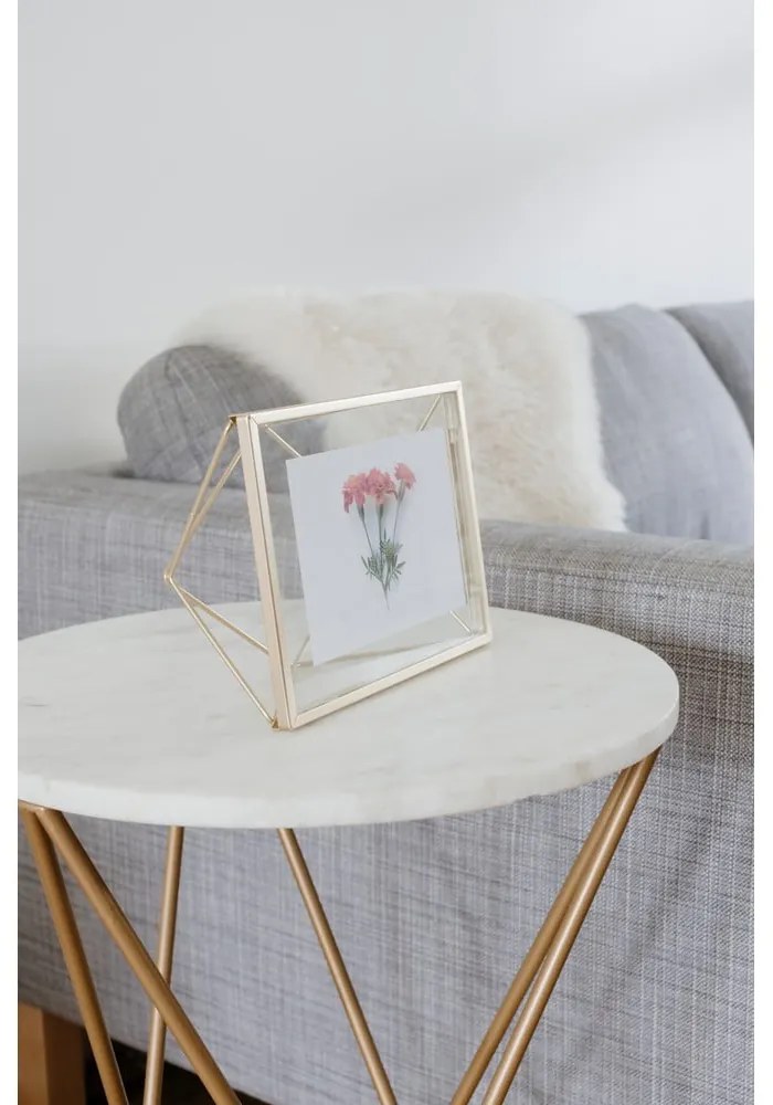 Kovový stojací/na stenu rámček v zlatej farbe 15x20 cm Prisma – Umbra