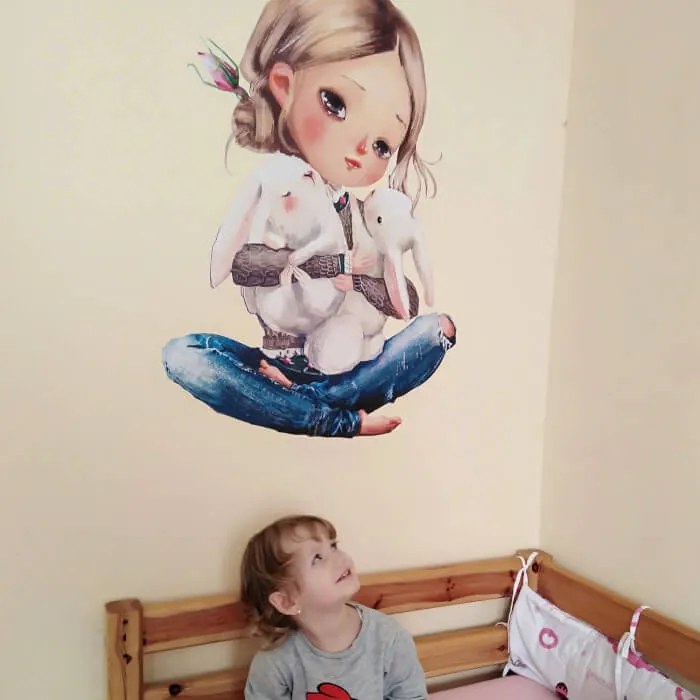 Samolepka - Dievča so zajačikmi