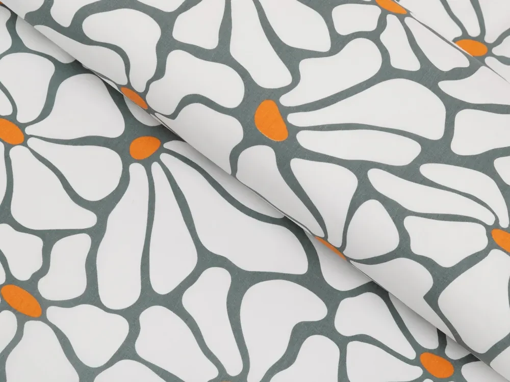 Biante Bavlnený behúň na stôl Sandra SA-491 Biele designové kvety na sivom 35x160 cm