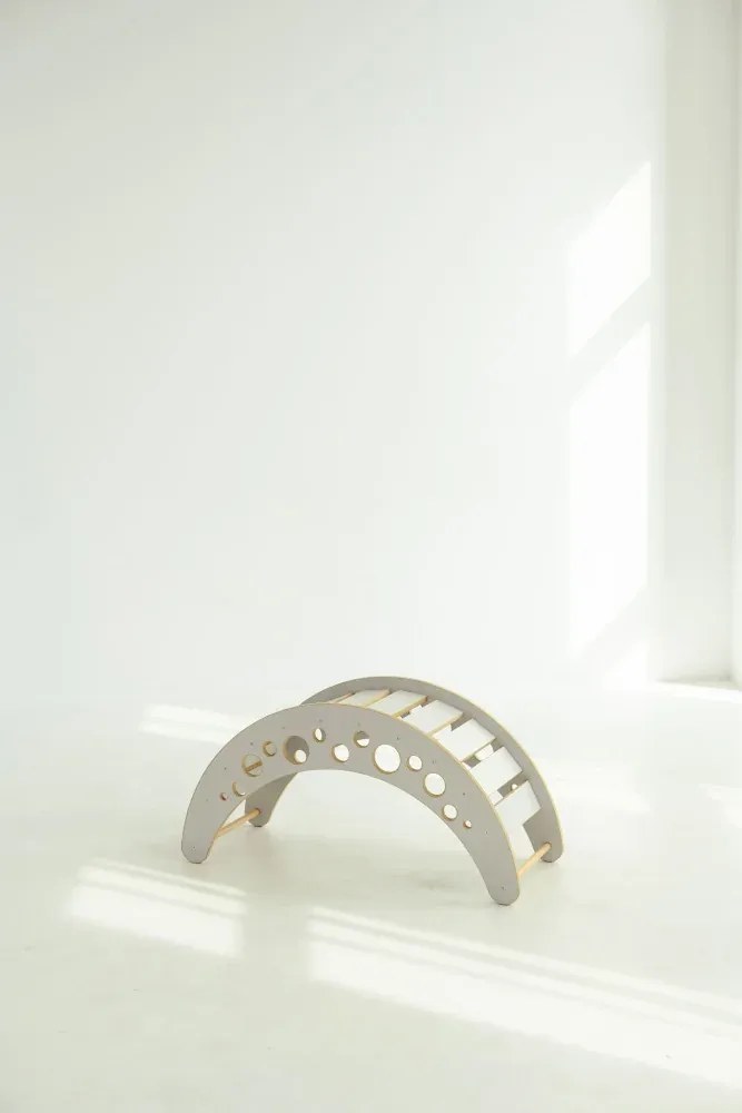 Drevená Montessori hojdačka Moon M Biela