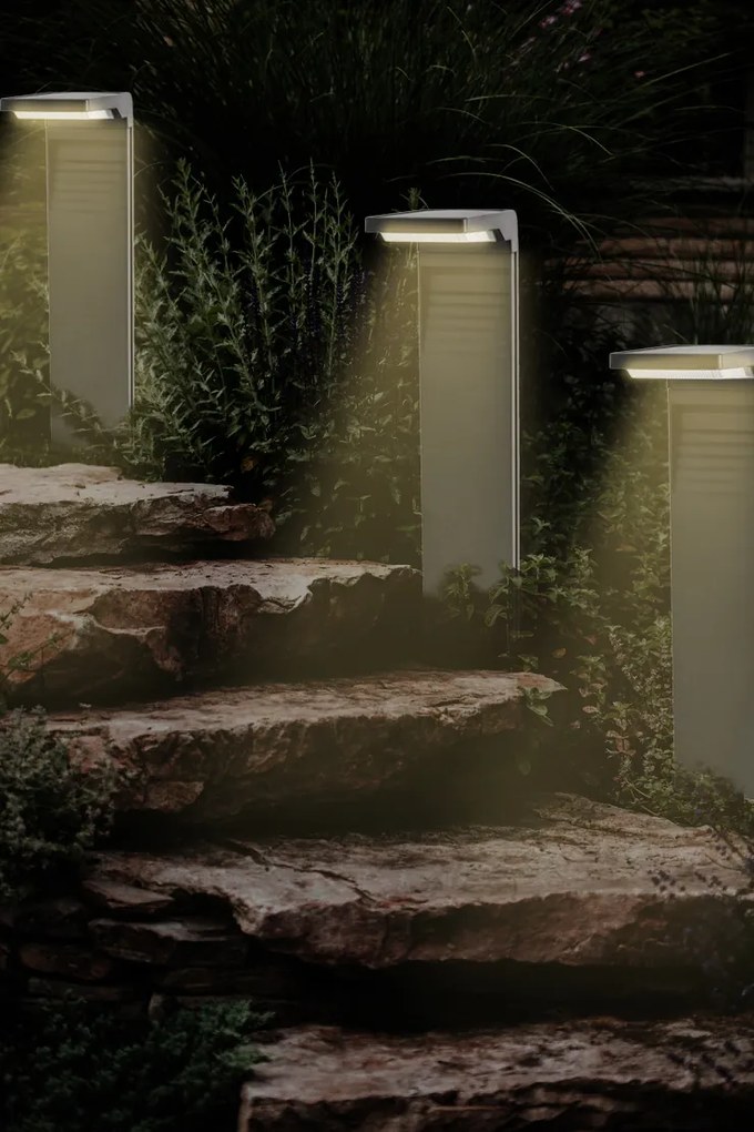Solárna LED záhradná lampa na záhradný stĺpik so senzorom súmraku