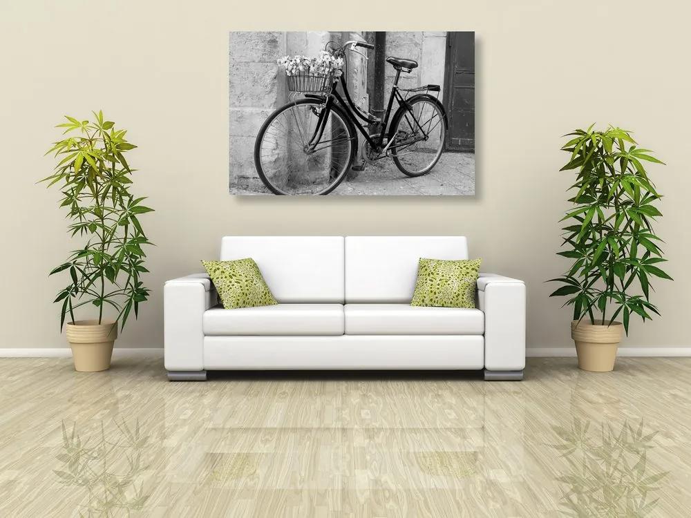 Obraz čiernobiely bicykel v Talianskom mestečku