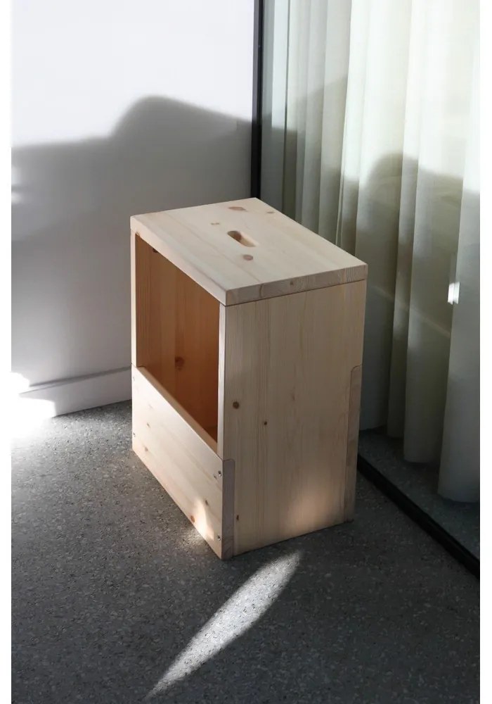 Nočný stolík z borovicového dreva v prírodnej farbe Grab It – Karup Design